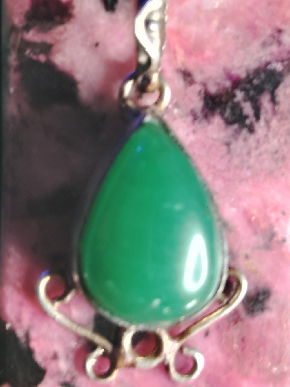GREEN  👉JADE TEARDROP PENDANT. BALI SILVER NECKLACE -STERLING 16-18" IN CHAIN.